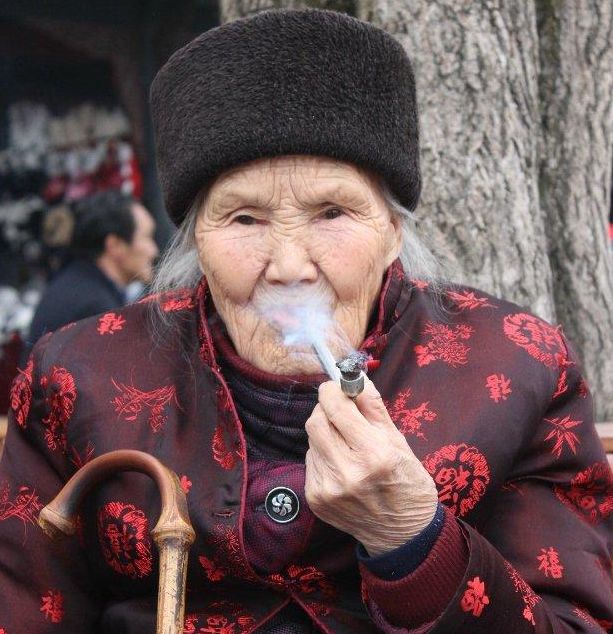 中国式“土雪茄”，自种自裹自抽的叶子烟，知道它的人都渐渐老去